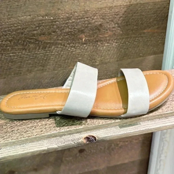 Mari A Women's Marlee Flat Two Strap Sandal 2 Band Slide Suze 9.5 - Picture 3 of 9